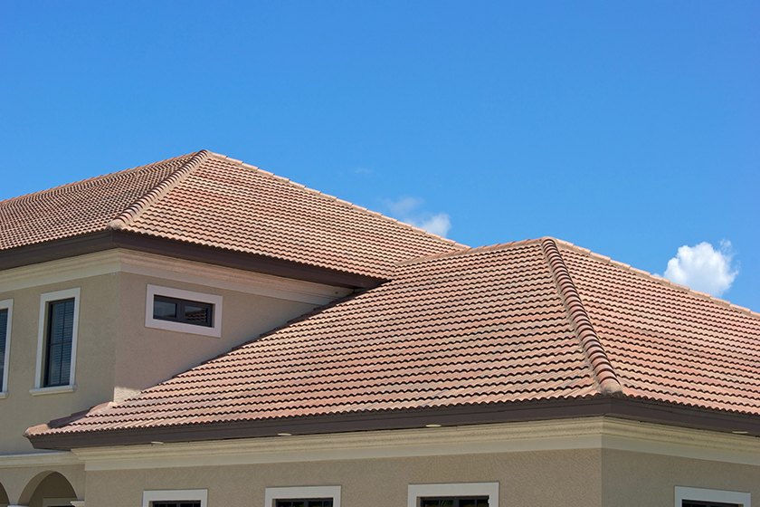 clay-tile-roof-tops-in-florida-against-clear-blue-sky