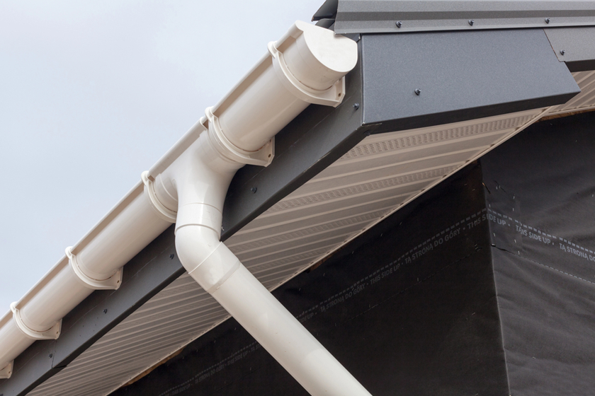 Vinyl Vs. Aluminum Gutters: Which Is The Best Choice For Your Yarmouth, ME Home?